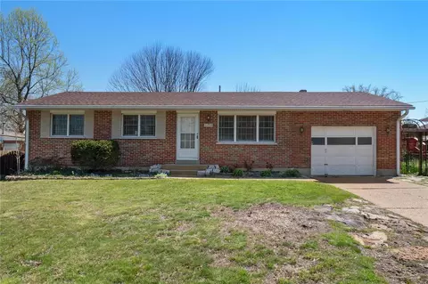 2106 Box Dr, Saint Louis, MO 63125