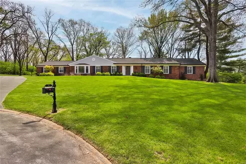 12 Coach N Four Ln, Saint Louis, MO 63131