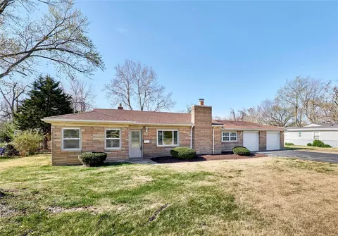 8156 Packard Ave, Saint Louis, MO 63134