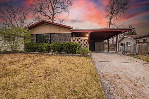 10421 Fourwinds Ct, Saint Louis, MO 63114