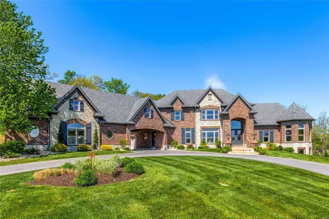 9707 Avondale Hills Ln, Wentzville, MO 63385