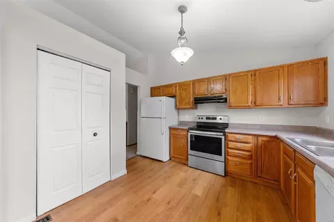 Kitchen - 396 Westbrook Dr, O'fallon, MO 63366 photo 2 of 3