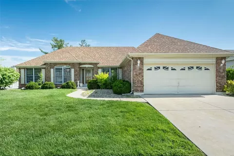 3916 Triple Crown Dr, Florissant, MO 63034