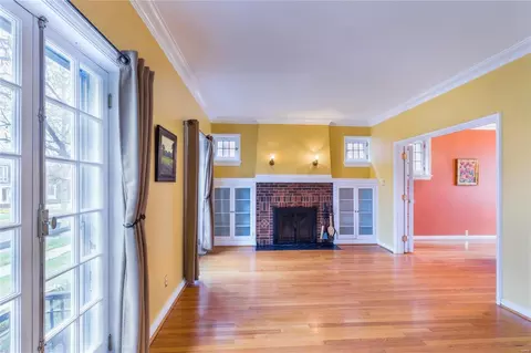 Living - 7161 Pershing Ave, Saint Louis, MO 63130 photo 2 of 3