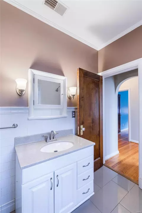 Bath - 7161 Pershing Ave, Saint Louis, MO 63130 photo 3 of 3