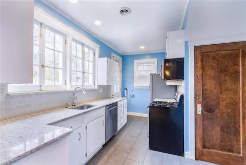 Kitchen - 7161 Pershing Ave, Saint Louis, MO 63130 photo 3 of 5