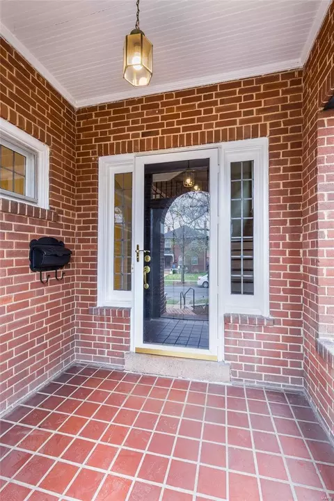 Entry Way - 7161 Pershing Ave, Saint Louis, MO 63130 photo 1 of 6