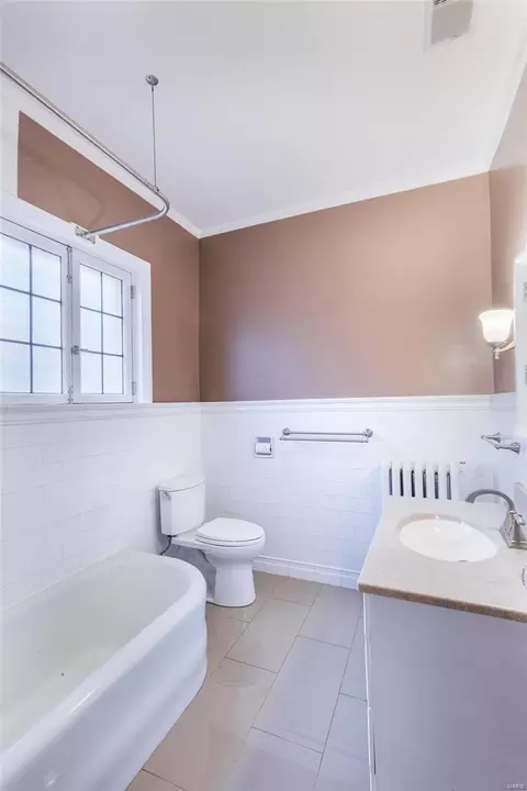 Bath - 7161 Pershing Ave, Saint Louis, MO 63130 photo 2 of 3