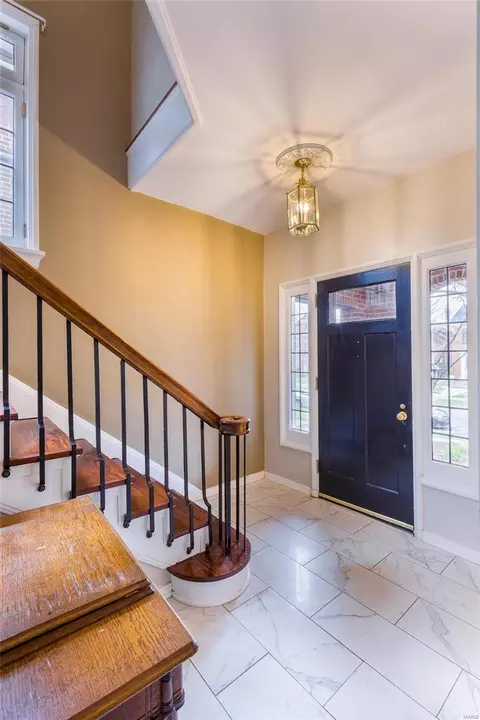Entry Way - 7161 Pershing Ave, Saint Louis, MO 63130 photo 2 of 6