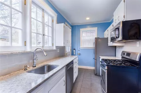 Kitchen - 7161 Pershing Ave, Saint Louis, MO 63130 photo 4 of 5