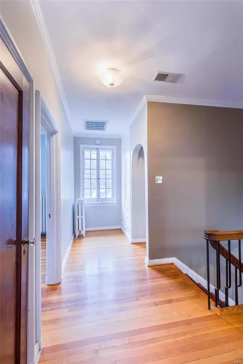 Entry Way - 7161 Pershing Ave, Saint Louis, MO 63130 photo 5 of 6