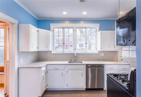 Kitchen - 7161 Pershing Ave, Saint Louis, MO 63130 photo 1 of 5