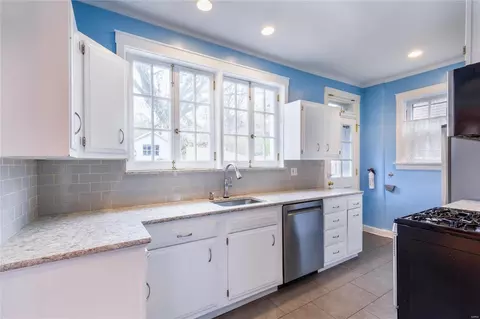 Kitchen - 7161 Pershing Ave, Saint Louis, MO 63130 photo 2 of 5