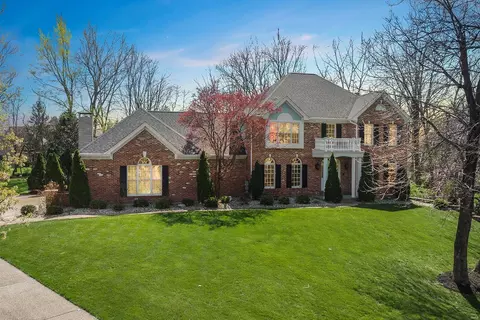 7 Log Cabin Ln, Lake Saint Louis, MO 63367