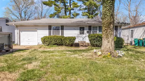 9737 Calumet Dr, Saint Louis, MO 63137