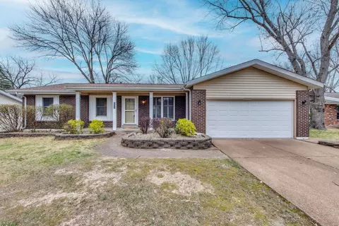 2511 Denlo Ct, Fenton, MO 63026