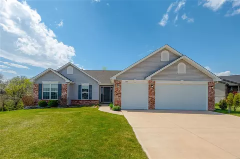 223 Schuman Dr, Saint Paul, MO 63366