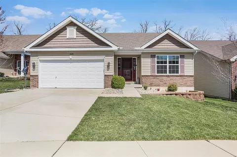 1020 Meramec Grove Dr, Ballwin, MO 63021
