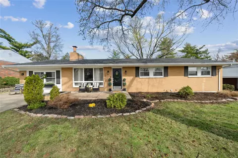 10019 Crestwood Dr, Saint Louis, MO 63126