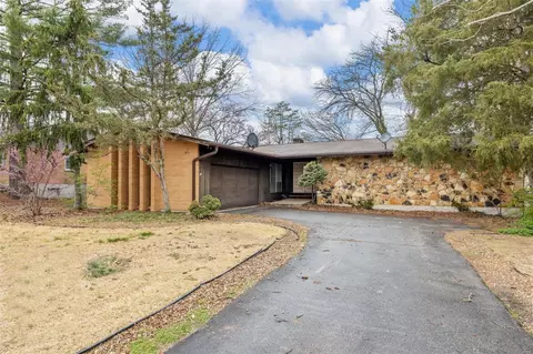 7 Champagne Dr, Lake Saint Louis, MO 63367