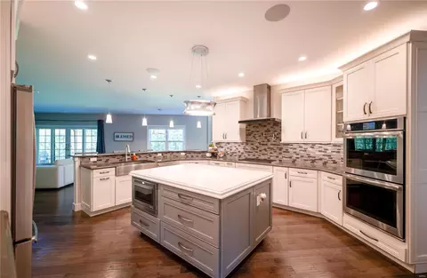 Kitchen - 3040 Matteson Blvd, O'fallon, MO 63366 photo 5 of 12