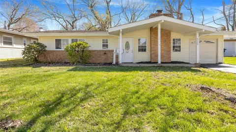 3110 Kingsley Dr, Florissant, MO 63033