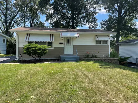 3592 Valleywood Dr, Saint Louis, MO 63114