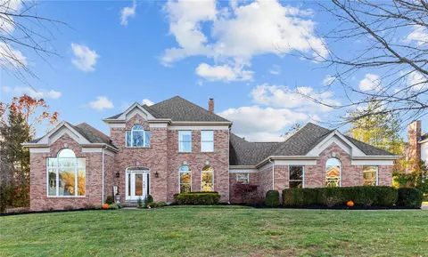 1113 Horse Run Ct, Chesterfield, MO 63005