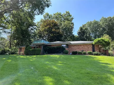 31 Harneywold Dr, Saint Louis, MO 63136