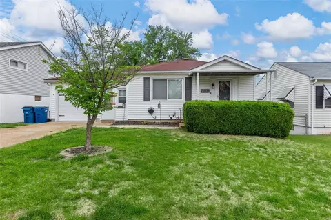 9533 Upland Dr, Saint Louis, MO 63123