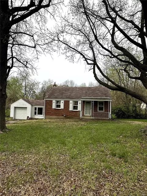 10025 Knollcrest Dr, Saint Louis, MO 63136