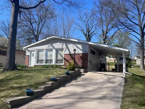 601 Pinellas Dr, Saint Louis, MO 63126