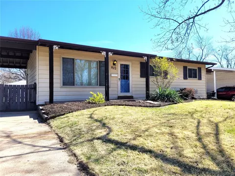 827 Teson Rd, Hazelwood, MO 63042