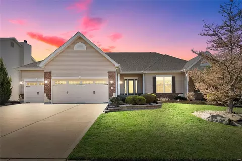 925 Sill Ridge Dr, Dardenne Prairie, MO 63368