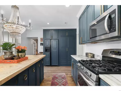Kitchen - 19 Clayton Terrace Dr, Frontenac, MO 63131 photo 3 of 4