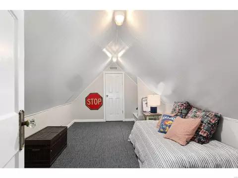 Bedroom - 19 Clayton Terrace Dr, Frontenac, MO 63131 photo 6 of 9
