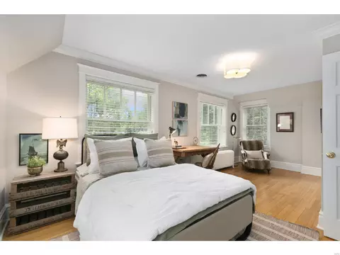 Bedroom - 19 Clayton Terrace Dr, Frontenac, MO 63131 photo 5 of 9