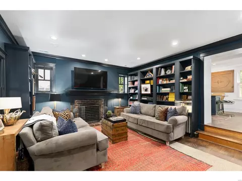 Living - 19 Clayton Terrace Dr, Frontenac, MO 63131 photo 3 of 9