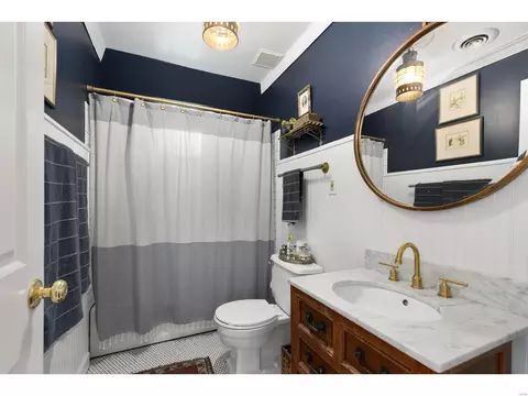 Bath - 19 Clayton Terrace Dr, Frontenac, MO 63131 photo 5 of 6