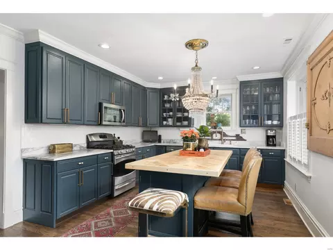 Kitchen - 19 Clayton Terrace Dr, Frontenac, MO 63131 photo 1 of 4