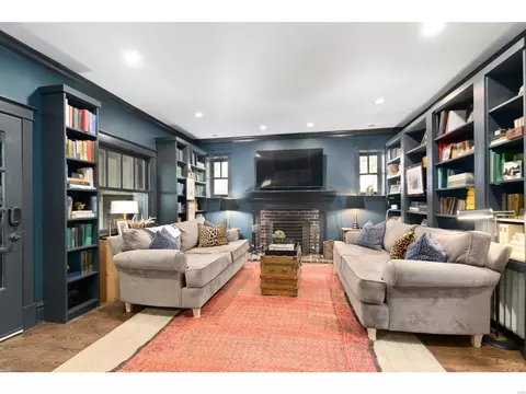 Living - 19 Clayton Terrace Dr, Frontenac, MO 63131 photo 5 of 9