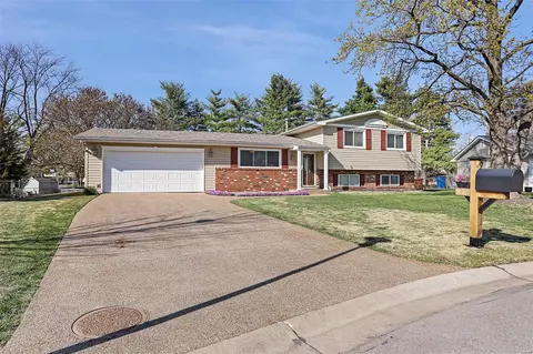 9 Oxbow Rd, Saint Peters, MO 63376