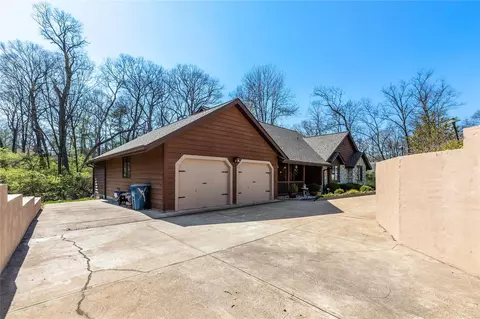 Exterior - 1911 Rustic Oak Rd, Chesterfield, MO 63017 photo 8 of 9
