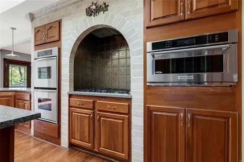 Kitchen - 1911 Rustic Oak Rd, Chesterfield, MO 63017 photo 2 of 4