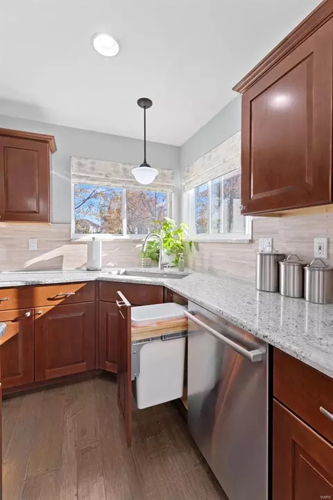 Kitchen - 2350 Cheneaux Ln, O'fallon, MO 63368 photo 6 of 8