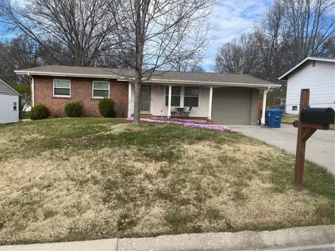 1521 Cargill Dr, Saint Louis, MO 63136