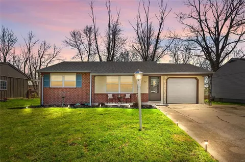 8 Hill Pl, Wentzville, MO 63385