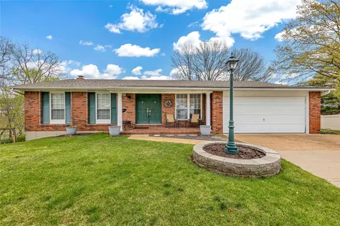 5602 Chalet Manor Ct, Saint Louis, MO 63129