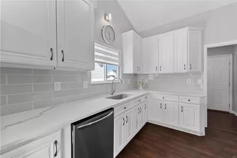 Kitchen - 6 Feise Forest Ct, O'fallon, MO 63368 photo 2 of 7