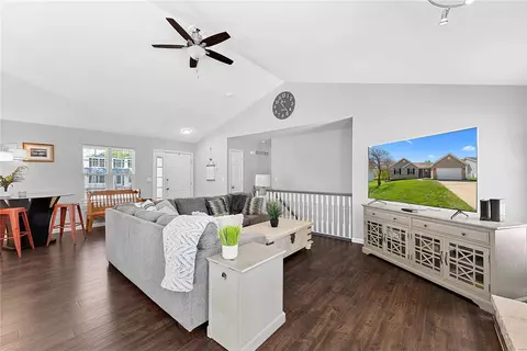 Living - 6 Feise Forest Ct, O'fallon, MO 63368 photo 2 of 4